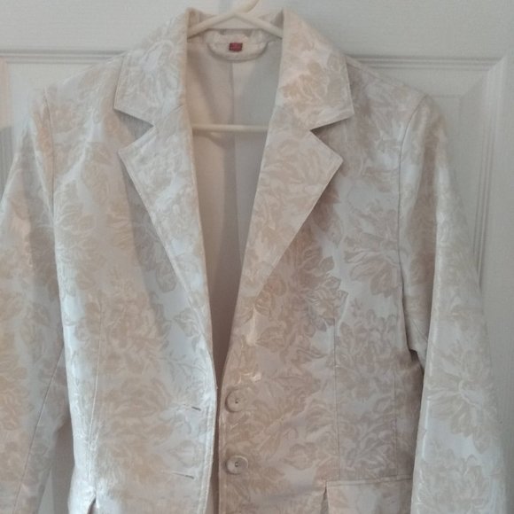 American Exchange Cream Blazer - Picture 1 of 4